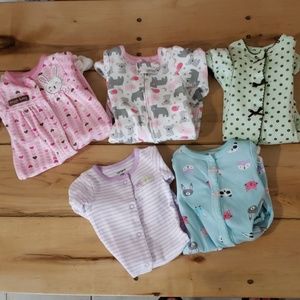 👶 Lot of 5 newborn footed pajamas girls